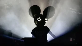 Deadmau5 launches 24-7 YouTube stream for progressive house and techno vibes.webp