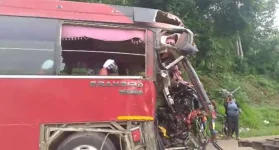 Deadly crash on Accra-Kumasi Highway kills several and injures many more.webp
