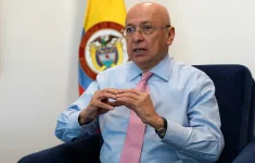 Colombia hits pause on US drug extraditions to focus on peace talks.webp