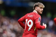 Liverpool ready to cash in on Elliott for £40m after Wirtz move.webp