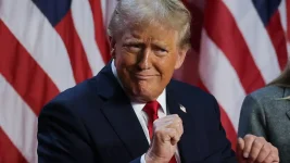 Trump admin speeds up power hookups for AI data centers.webp
