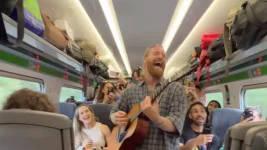 Sam Ryder Performs Impromptu Set for Passengers En Route to Glastonbury.webp