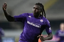 Manchester United Faces Two-Week Deadline to Trigger £44m Clause for Moise Kean.webp