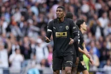 Arsenal Near Agreement to Sign Valencia Defender Cristian Mosquera This Summer.webp