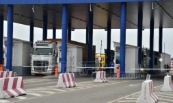 Border police seize 13 undocumented migrants hidden in a truck at the Calafat crossing.webp