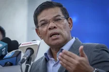 Home Minister Calls for Unity After Security Appointments Draw Race Criticism.webp