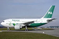 PIA CEO Meets Pakistan's Deputy PM to Discuss Resumption of UK Flights.webp