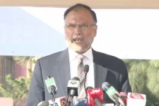 Ahsan Iqbal Announces Economic Progress and University Plans for Khanewal.webp
