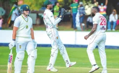 South Africa Destroys Zimbabwe by 328 Runs in Test Blowout.webp