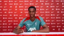 Liverpool Secures Trey Nyoni with Long-Term Contract on His 18th Birthday.webp