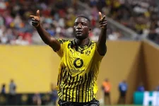 Giraud Makes History with Brace as Borussia Dortmund Reach Quarter-finals.webp