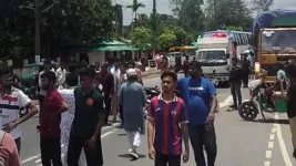 Students Block Chattogram Highway, Call to Oust Patiya OC.webp
