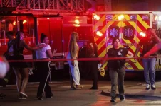 Four Dead, 14 Injured in Drive-By Shooting in Chicago's River North Neighborhood.webp