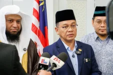 Minister Urges Malaysians to Stop Normalizing Vice Amid Growing HIV Concerns Among Students.webp