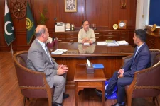 Minister Calls for Global Partnerships to Protect Pakistan's Coastline.webp
