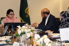 Minister Reviews Progress on Pakistan's Digital Gender Inclusion Strategy.webp