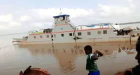 River Oti Ferry Resumes Operations After Repairs, Passengers Urge Bridge Construction.webp