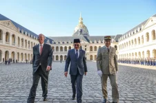 Anwar woos French leaders, pushes trade and tech talks in Paris.webp