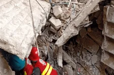 Five dead, six injured in building collapse in Karachi's Lyari area.webp