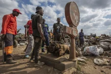 Scrap metal collectors help clean Harare while supporting the steel industry.webp