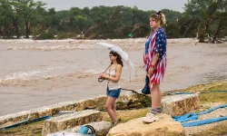 Flash floods near San Antonio kill 24, rescue efforts ongoing.webp