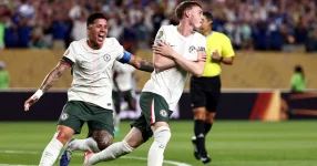 Chelsea advance to Club World Cup semi-finals after late own-goal by Palmeiras keeper.webp