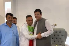 Amir Muqam honors Swat volunteer Hilal for bravery during the recent tragedy.webp