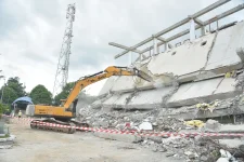 Myanmar officials inspect quake-damaged buildings, plan safer designs.webp