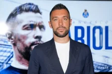 Porto appoints Farioli as new head coach after Anselmi’s departure.webp