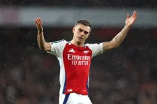 Trossard's Arsenal future in doubt as Fenerbahce and Saudi clubs circle.webp