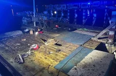 Fireworks explosion on Alabama lake injures six during Fourth of July event.webp