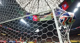 PSG show resilience to beat Bayern with nine men.webp