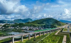 China-Laos railway handles record freight and passenger traffic.webp