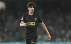 Manchester United nears deal for Valencia midfielder Xavi Guerra.webp