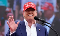 Trump brands Elon Musk a train wreck over America Party bid.webp