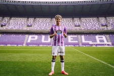 Getafe hijacks Bayern Munich wonderkid Adam Azno in transfer frenzy.webp