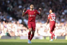 Bayern Munich limits Luis Diaz bid to 60 million, enraging Liverpool.webp
