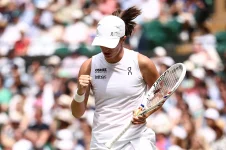 Swiatek crushes Russian rival, Wimbledon roars at Polish comeback.webp