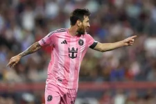Saudi Arabia buys Messi for a showdown with Ronaldo in Riyadh.webp