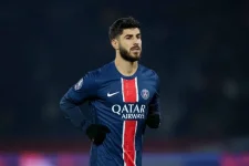 Marco Asensio scoffs at Fenerbahçe's €9 million salary offer.webp