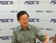 Chow Kon Yeow begs firms not to flee Penang over US tariffs.webp