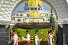 King warns prime minister not to play politics with top judge picks.webp