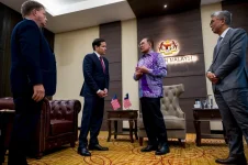 Anwar grovels to US senator as new tariffs batter Malaysia.webp