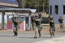 A US think tank triggers uproar with a push to slash troops in South Korea over China fears.webp