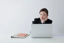 South Korean job market chaos as most workers fail to escape their old jobs.webp
