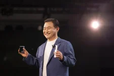 TM Roh admits Huawei fear forces Samsung to lose money on Fold 7.webp