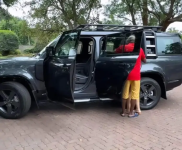 Zim socialite Hillary Makaya new Land Rover.png