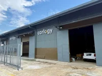 Singaporeans mob Carlogy Malaysia Skudai hub for Porsche BMW storage.webp