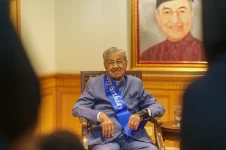 Mahathir Mohamad blasts Trump tariffs as Malaysia eyes China ties.webp