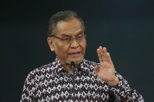 Dzulkefly Ahmad dares critics as the health ministry battles scandal and nurse crisis.webp